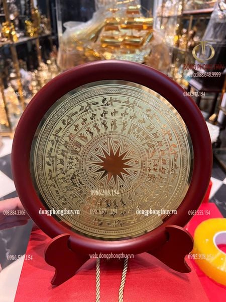 Quà lưu niệm: đĩa trống đồng để bàn