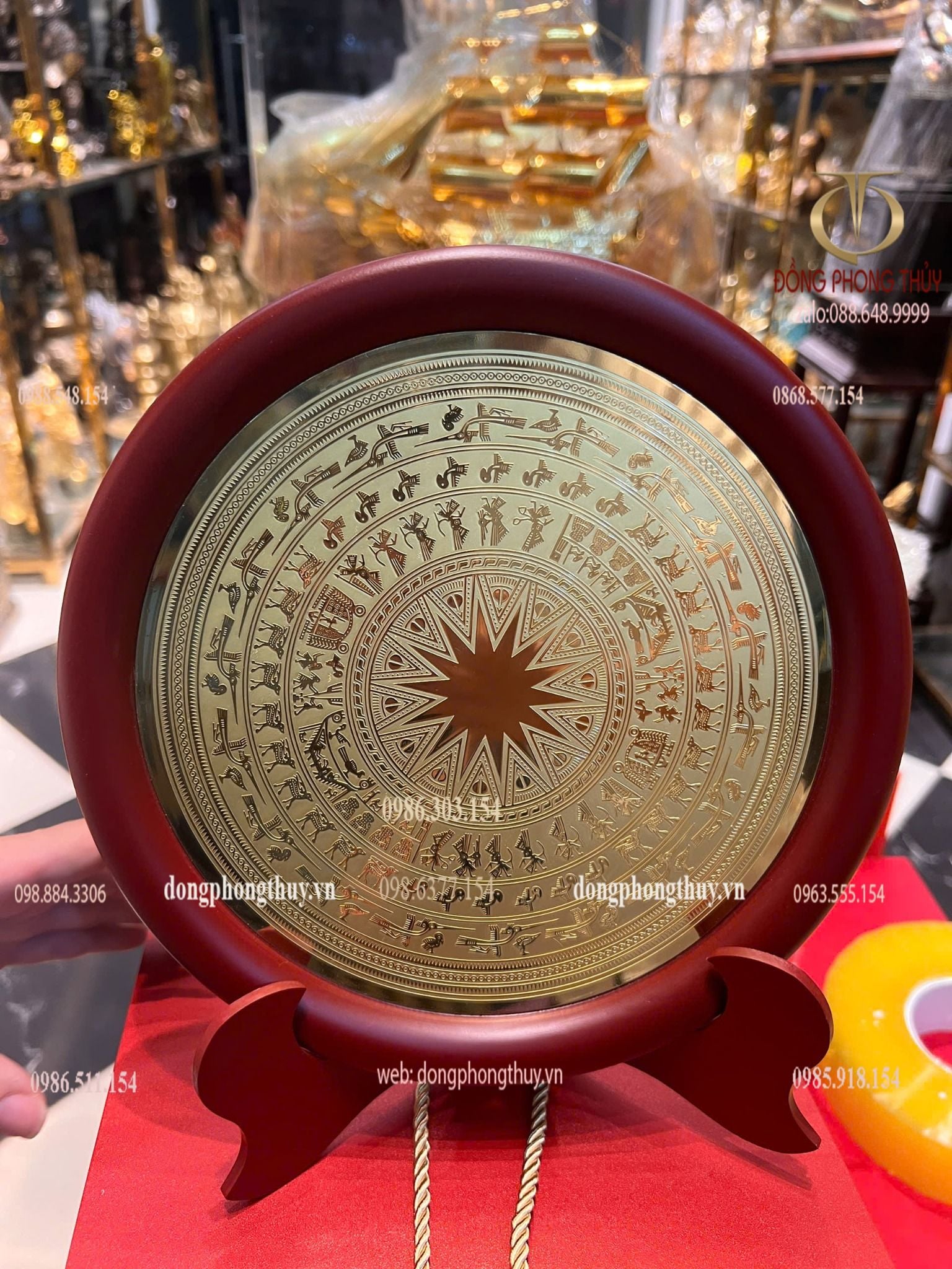 Quà lưu niệm: đĩa trống đồng để bàn