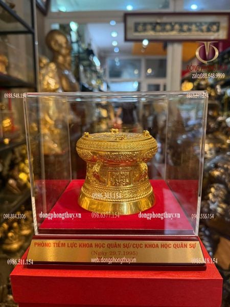 Quà lưu niệm: Trống đồng lưu niệm dát vàng 24k