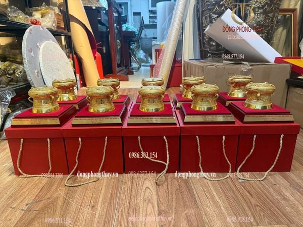 Quà lưu niệm: Trống đồng lưu niệm dát vàng 24k