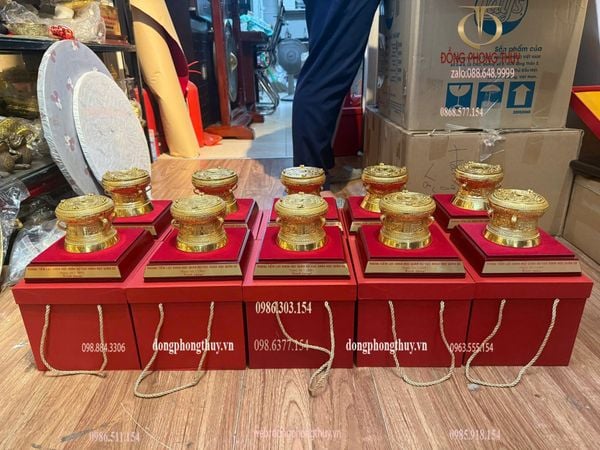 Quà lưu niệm: Trống đồng lưu niệm dát vàng 24k