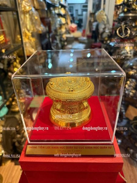 Quà lưu niệm: Trống đồng lưu niệm dát vàng 24k