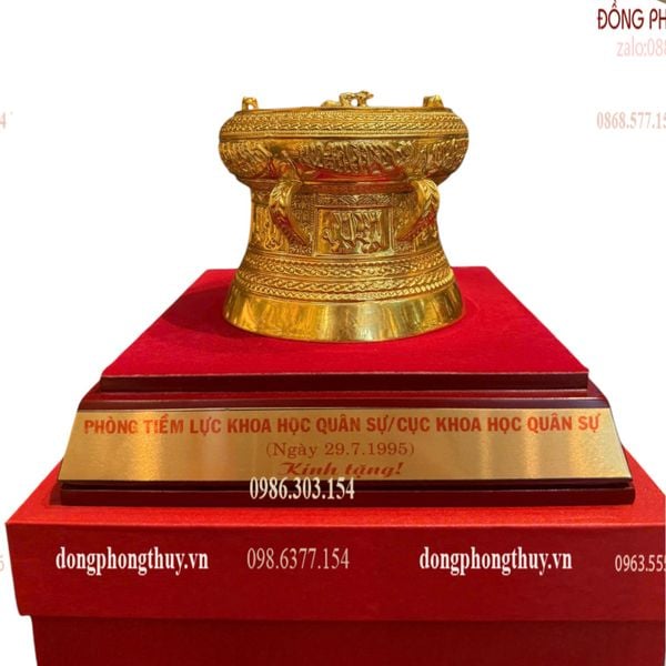 Quà lưu niệm: Trống đồng lưu niệm dát vàng 24k