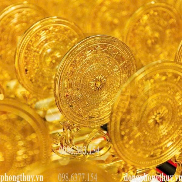 Quà lưu niệm: trống đồng lưu niệm dát vàng nano