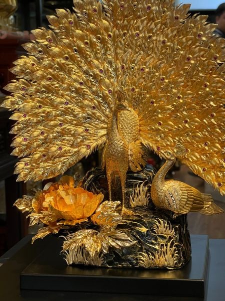 Quà tặng mạ vàng: chim công khổng tước mạ vàng 24k