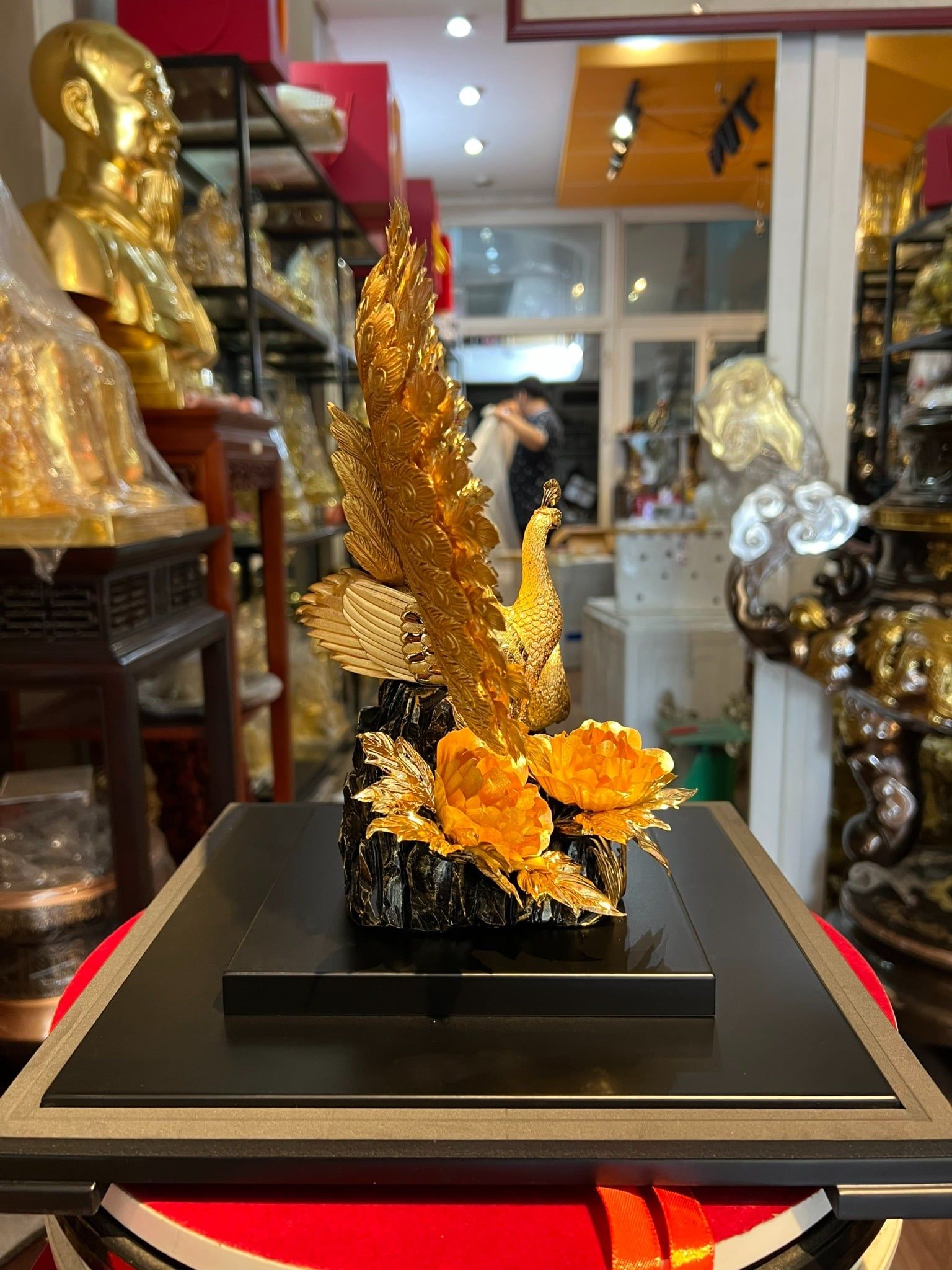 Quà tặng mạ vàng: chim công khổng tước mạ vàng 24k