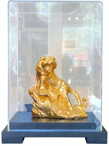 Quà tặng mạ vàng: Tượng hổ dát vàng 24k