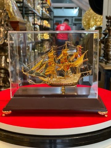 Mô hình thuyền buồm mạ vàng 24k