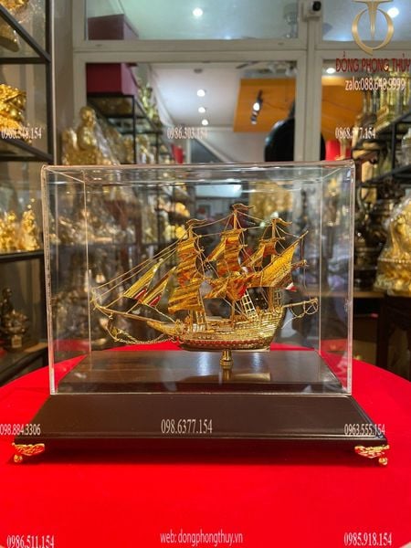 Mô hình thuyền buồm mạ vàng 24k