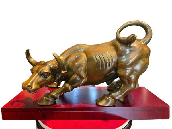 Quà tặng sếp theo tuổi: Tượng trâu bằng đồng
