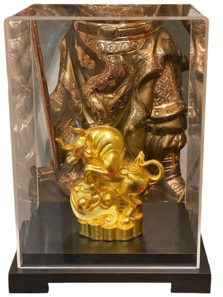 Tượng Trâu vàng phong thủy bằng đồng cưỡi gậy như ý dát vàng 24k