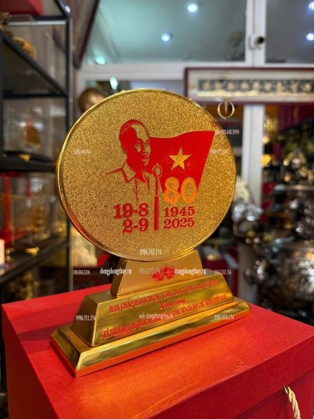 Cúp biểu tượng quốc Khánh