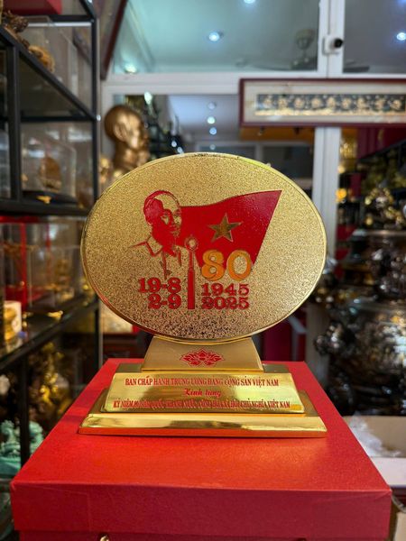 Cúp biểu tượng quốc Khánh