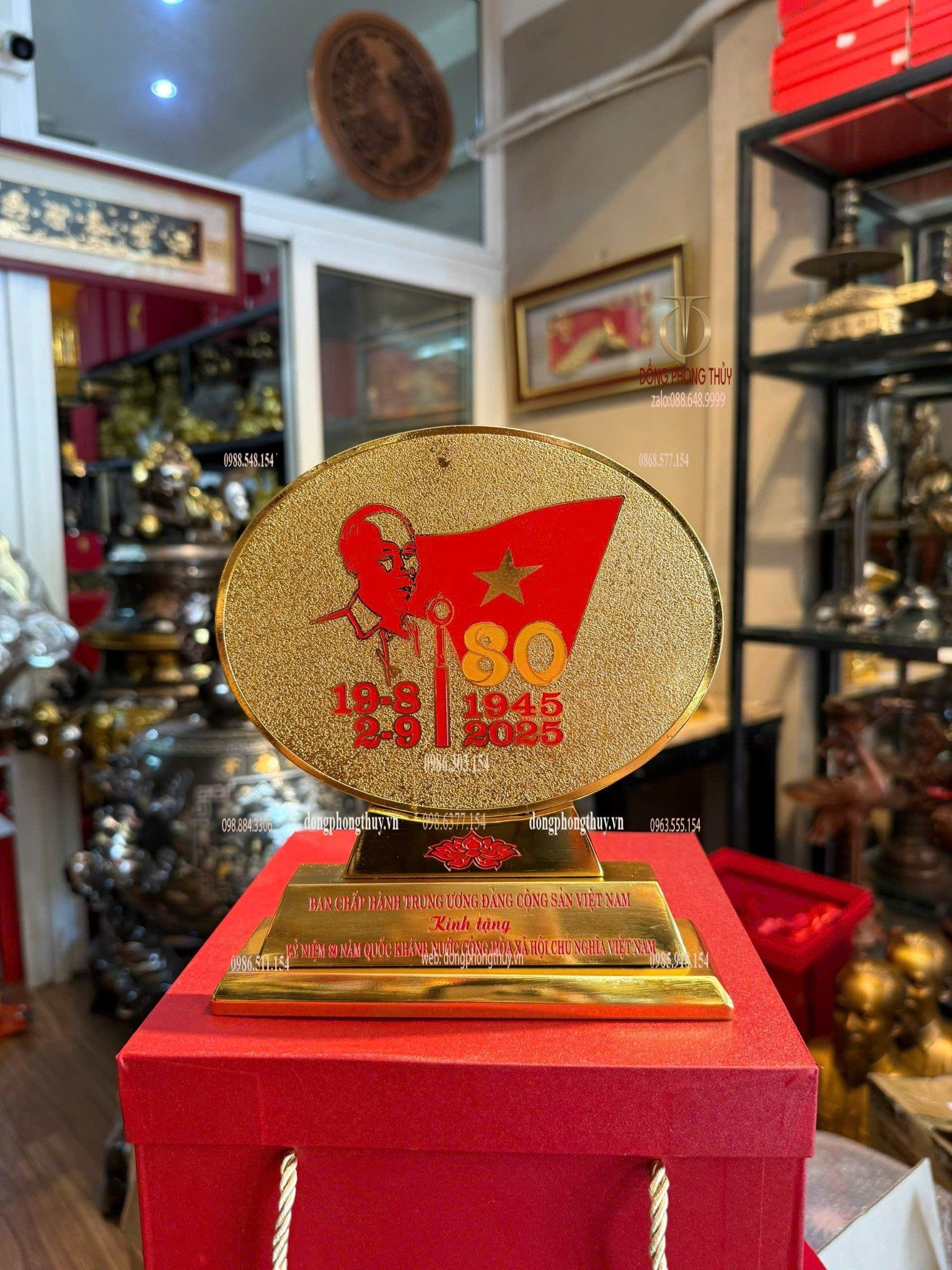 Cúp biểu tượng quốc Khánh