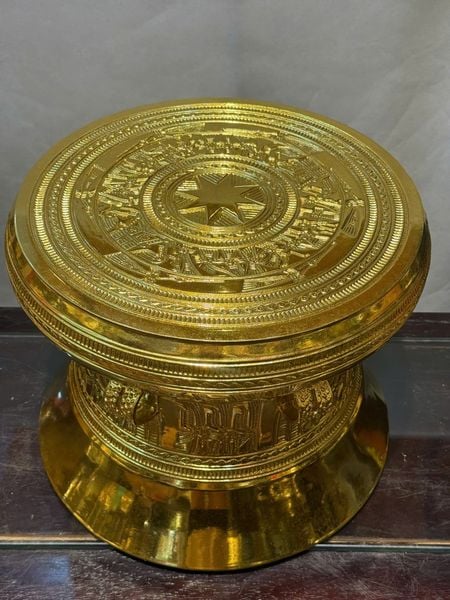 Trống đồng dát vàng