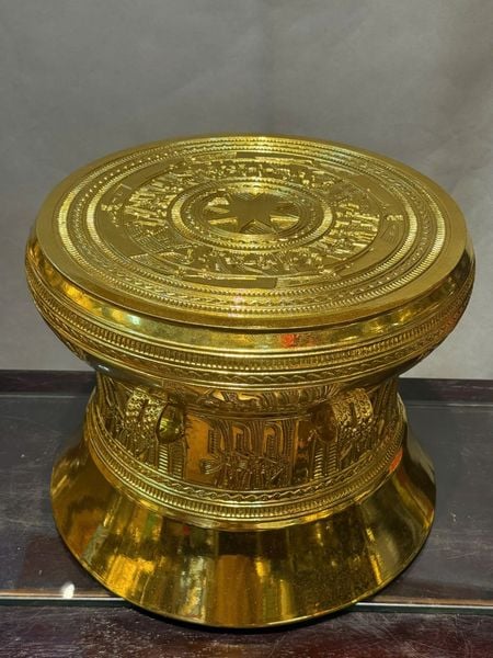 Trống đồng dát vàng