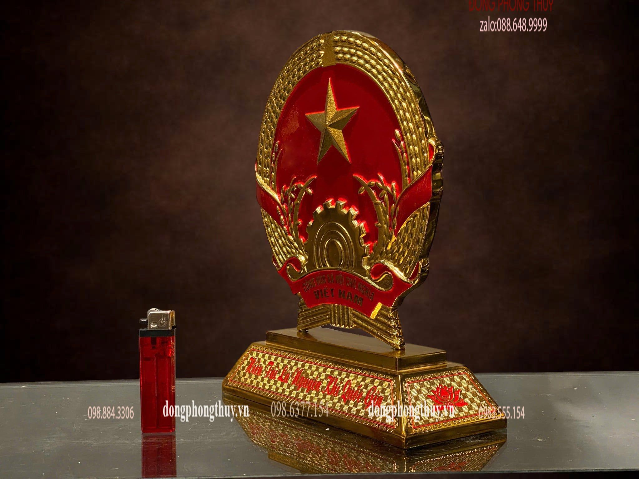 Quốc huy để bàn bằng đồng mạ vàng 24k