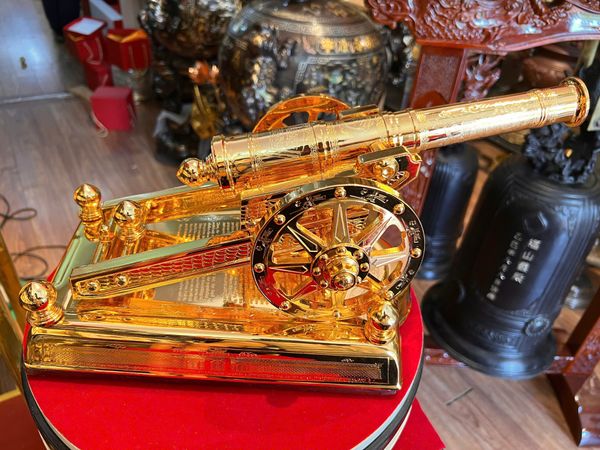 Súng pháo thần công mạ vàng 24k