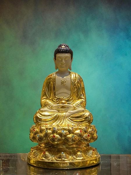 Tượng tam thánh bằng đồng dát vàng làm màu da, vẽ diện