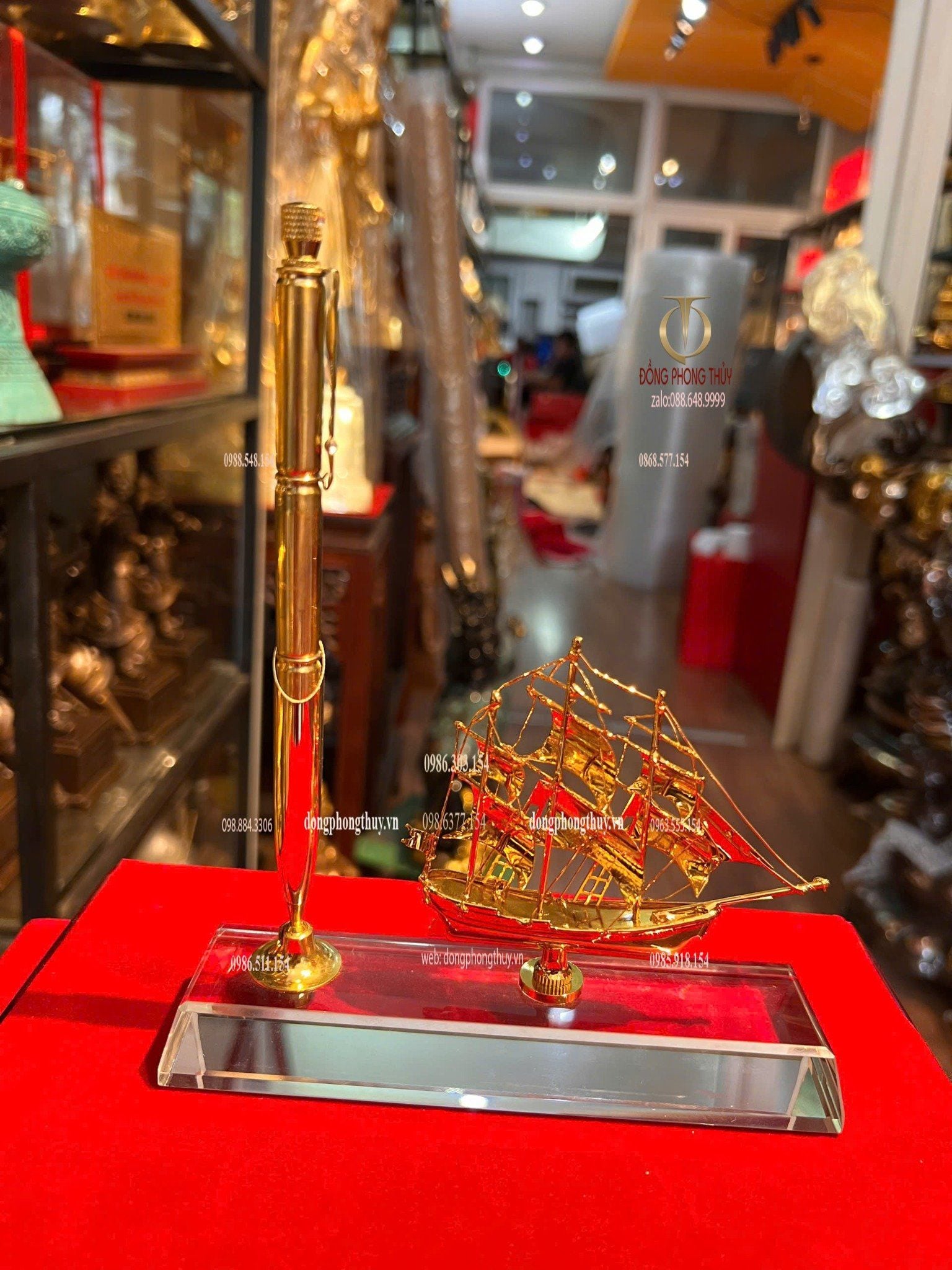 Mô hình thuyền buồm mạ vàng 24k + bút ký bằng 3 viên đạn ar15