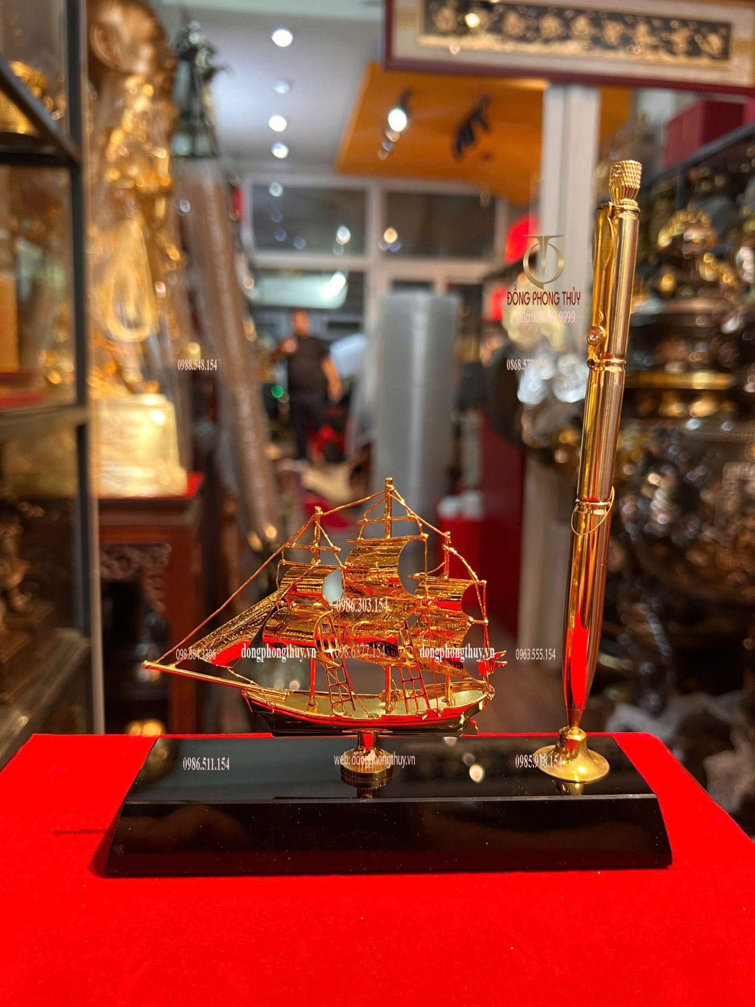 Mô hình thuyền buồm mạ vàng 24k + bút ký bằng 3 viên đạn ar15
