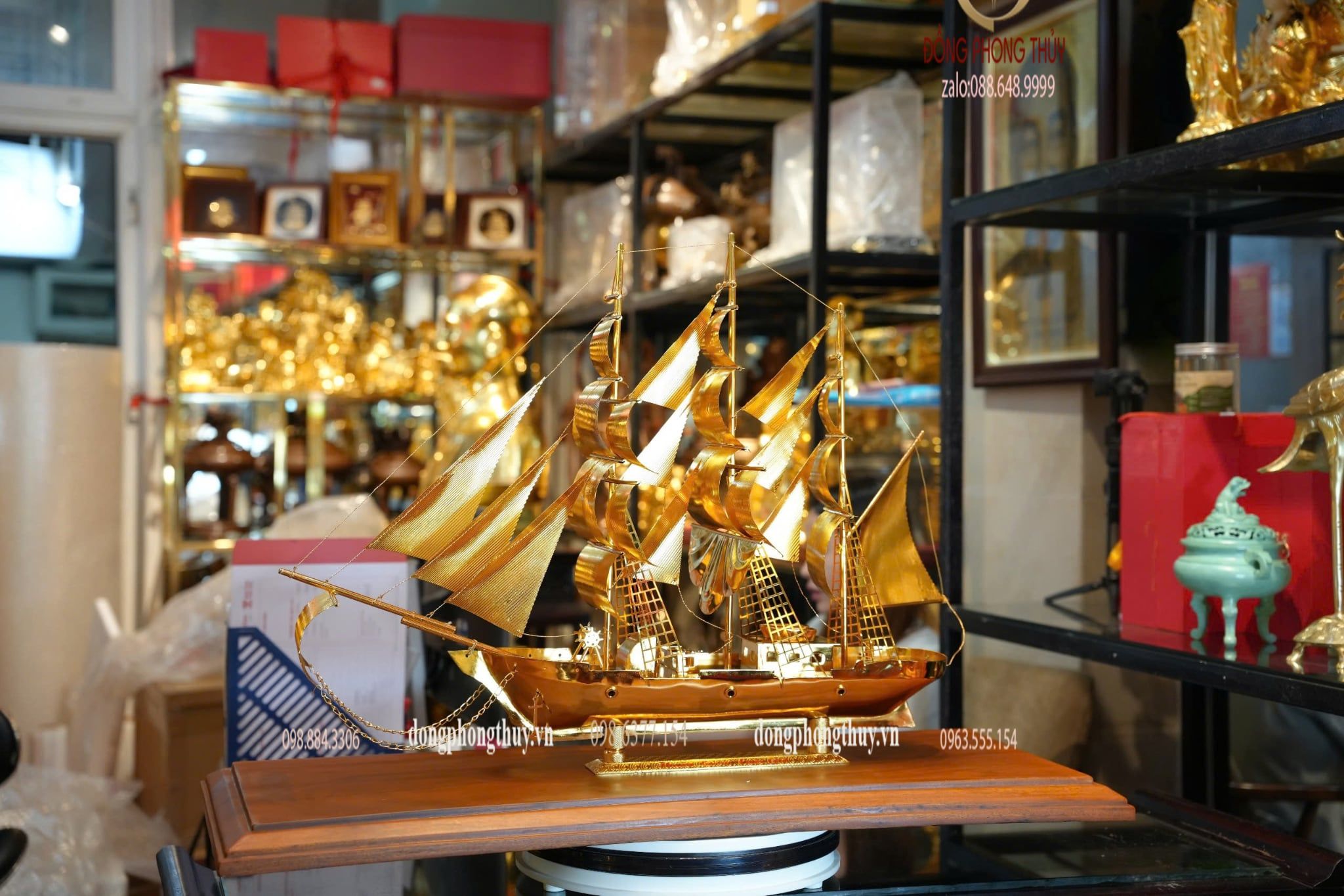 Mô hình thuyền buồm mạ vàng 24k