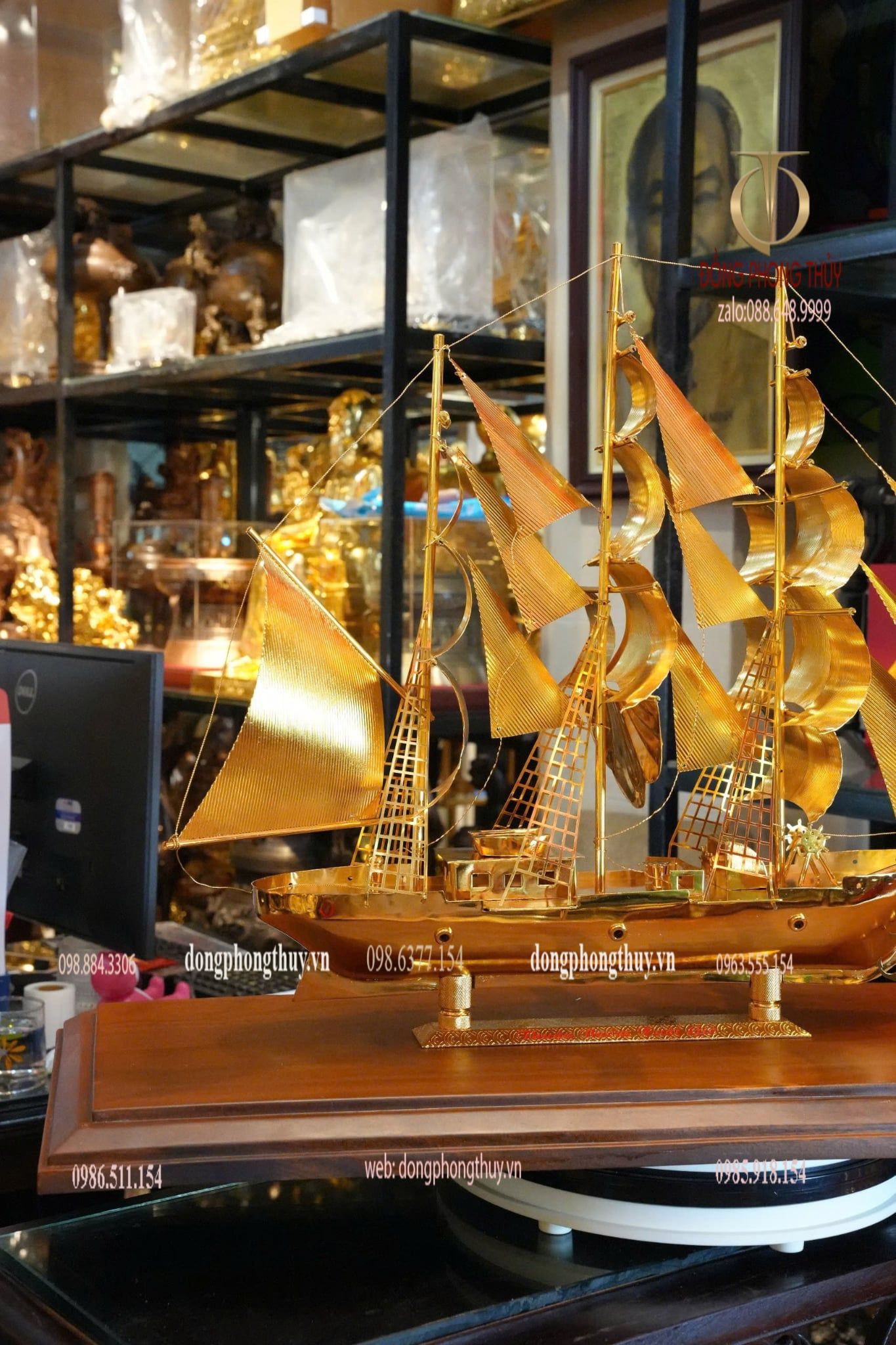Mô hình thuyền buồm mạ vàng 24k