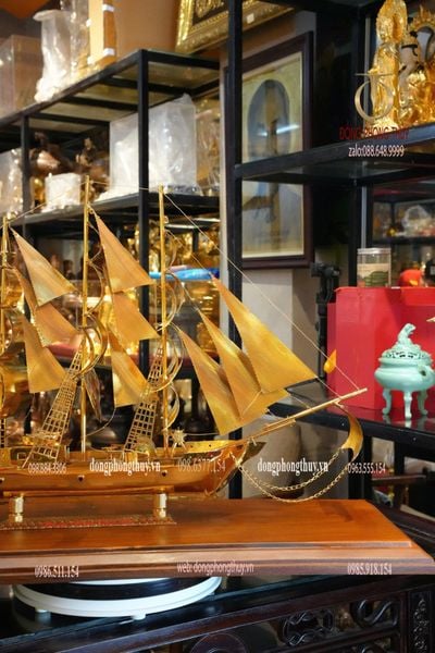 Mô hình thuyền buồm mạ vàng 24k