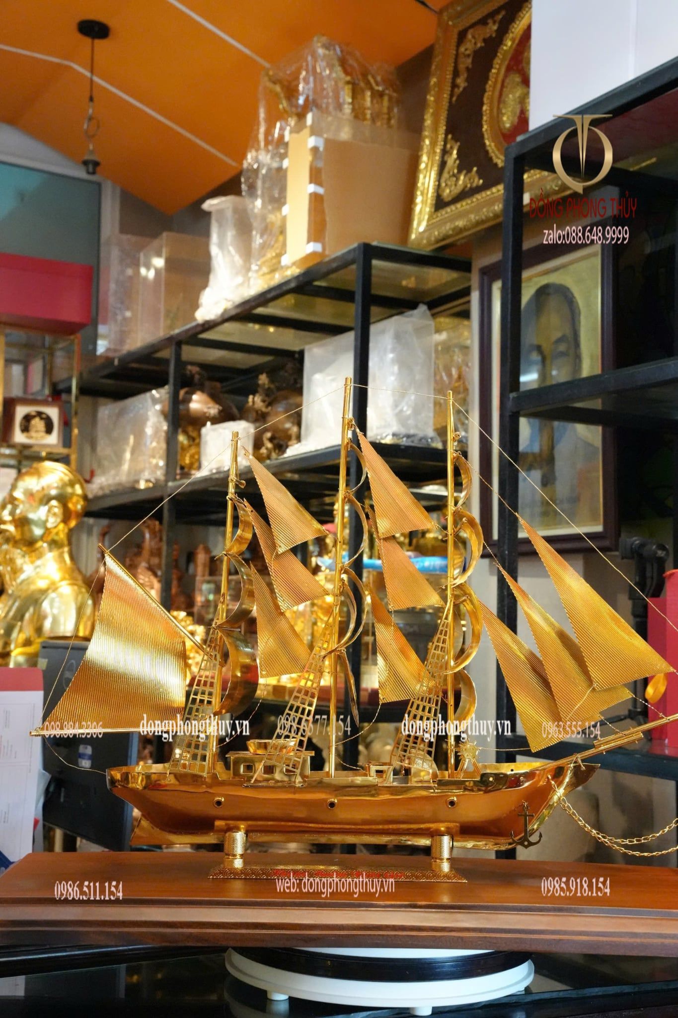 Mô hình thuyền buồm mạ vàng 24k