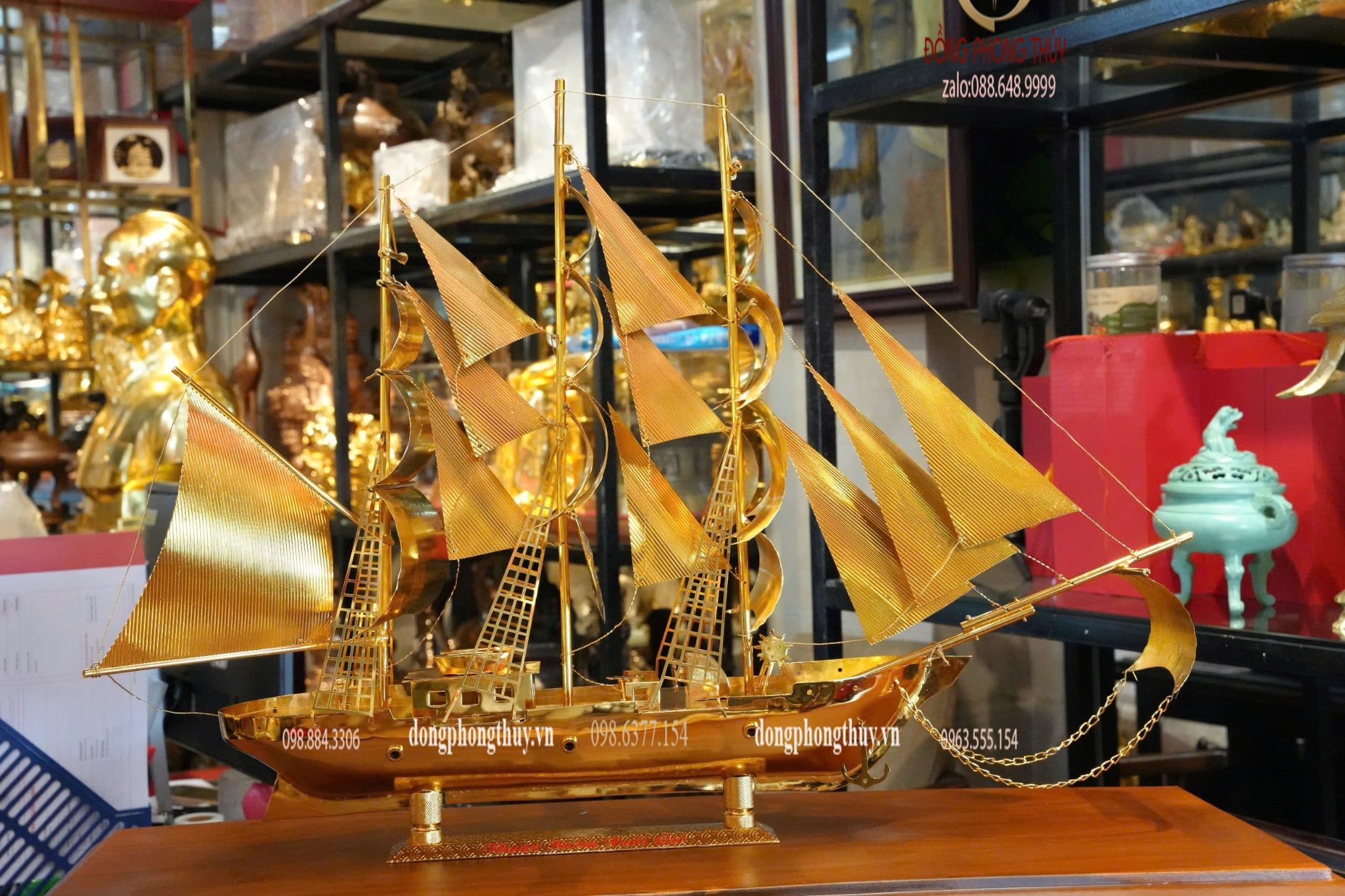 Mô hình thuyền buồm mạ vàng 24k
