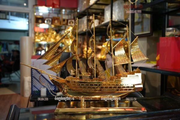 Mô hình thuyền buồm mạ vàng 24k