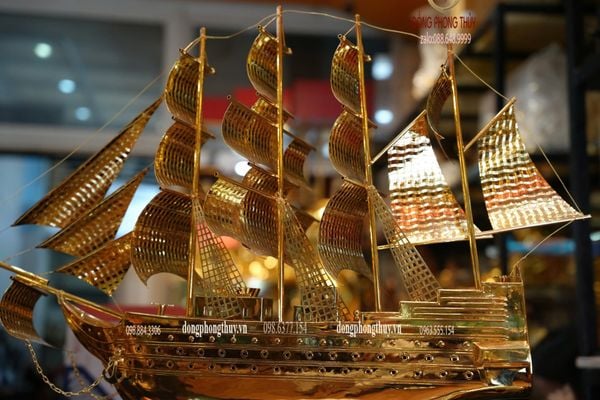 Mô hình thuyền buồm mạ vàng 24k