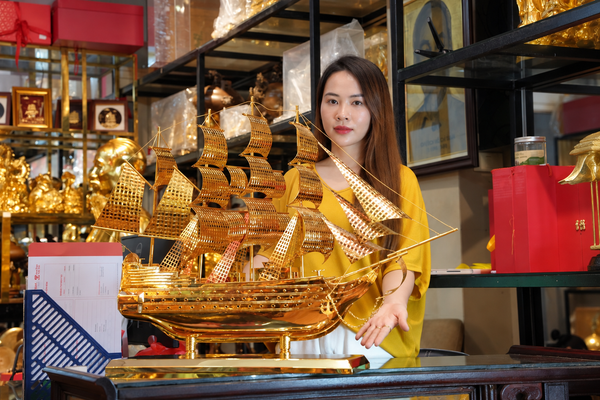 Mô hình thuyền buồm mạ vàng 24k