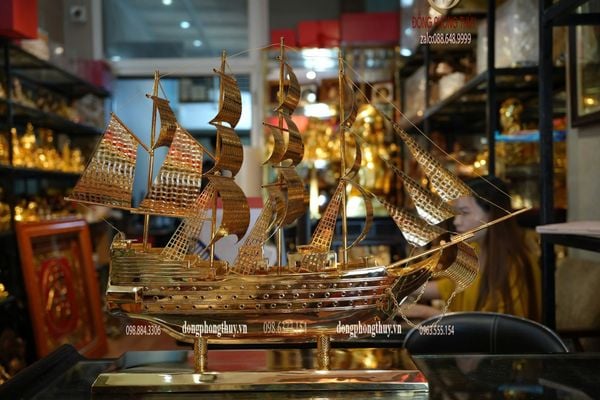 Mô hình thuyền buồm mạ vàng 24k