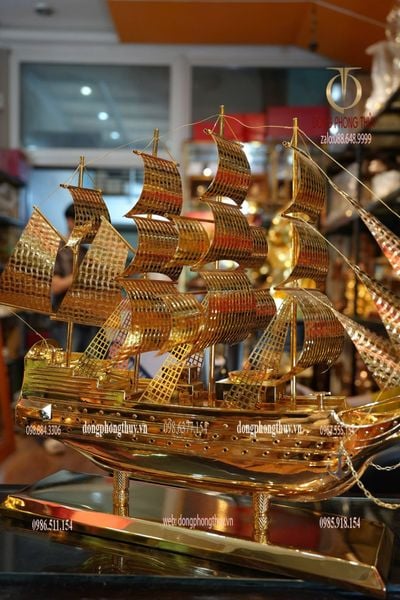Mô hình thuyền buồm mạ vàng 24k