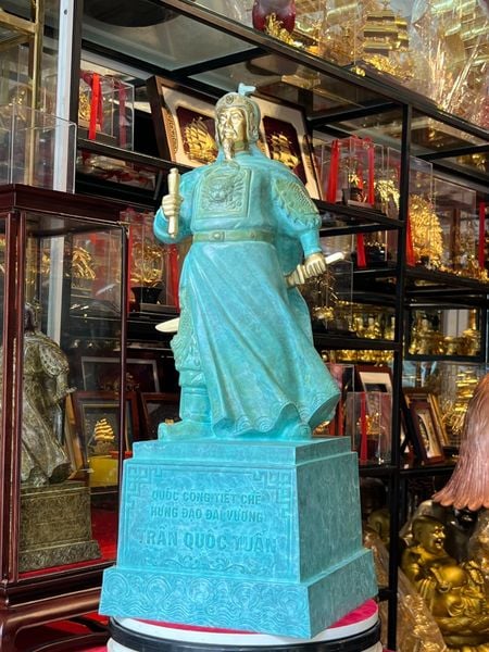 Tượng Hưng Đạo Vương đồng đỏ cao 70 34kg patina xanh ngọc lục bích
