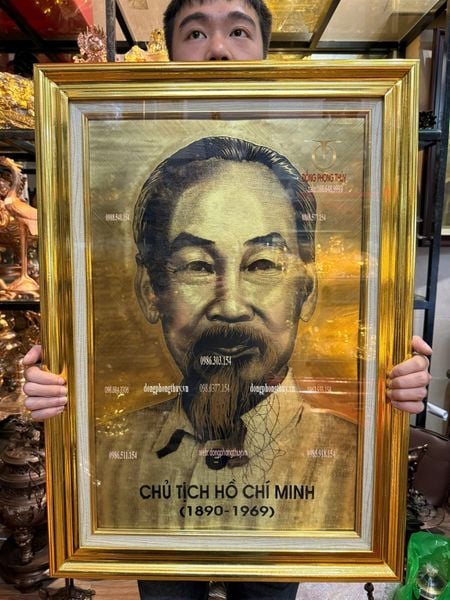 Tranh bác hồ khung dát vàng 52*73