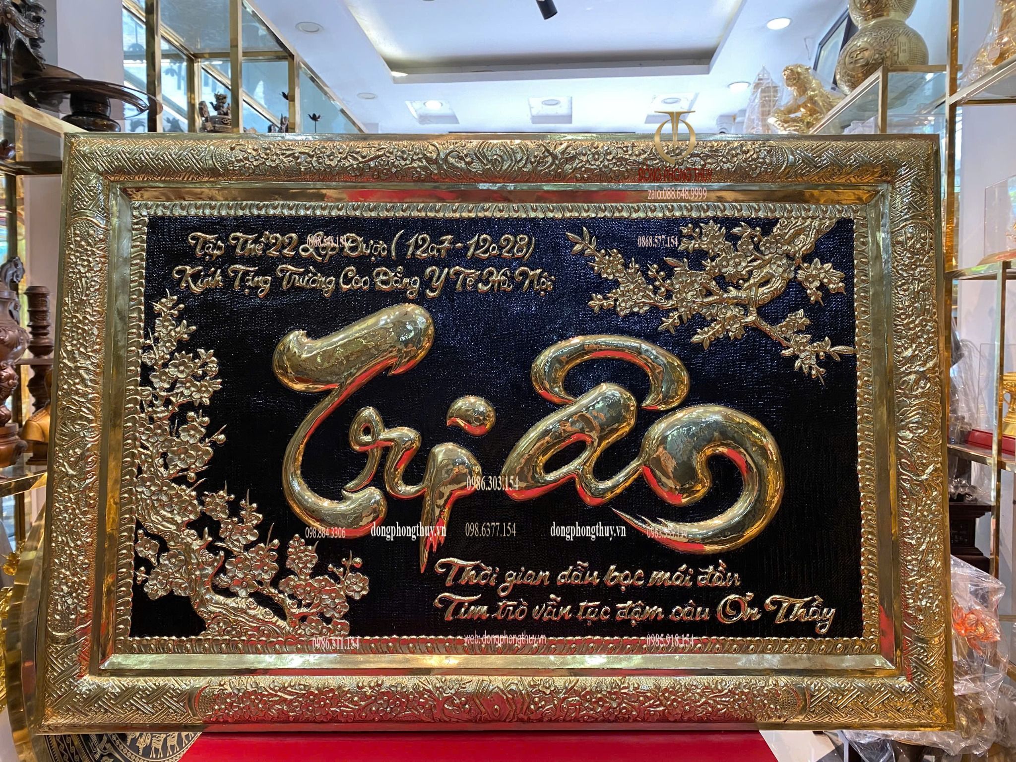 Tranh chữ Tri Ân bằng đồng