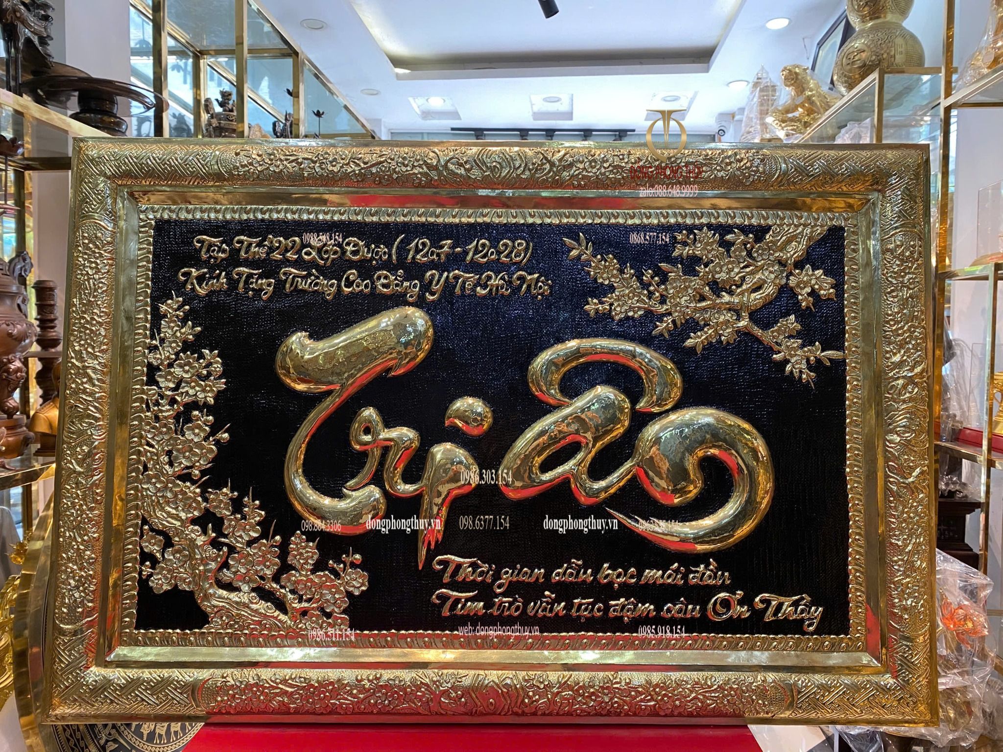 Tranh chữ Tri Ân bằng đồng