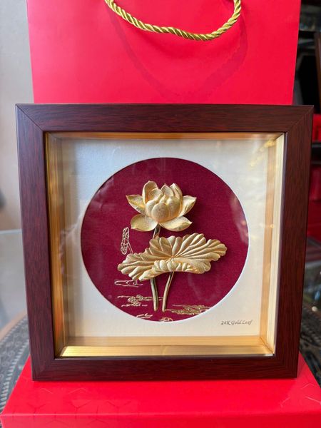 Quà lưu niệm-Tranh hoa sen mạ vàng 24k 20x20cm