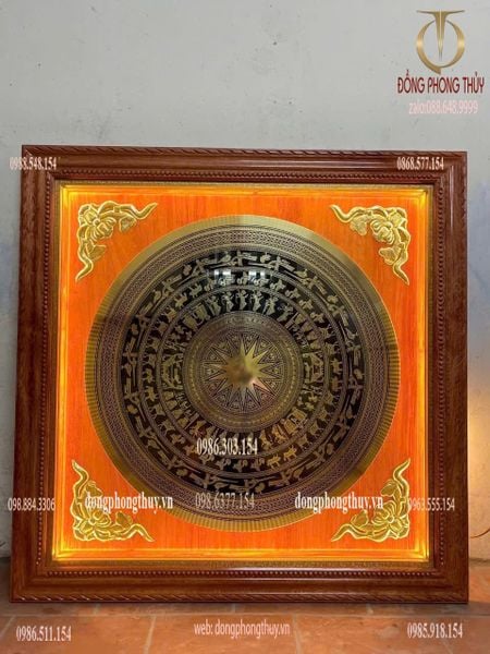 Tranh mặt trống đồng khung gỗ đèn led