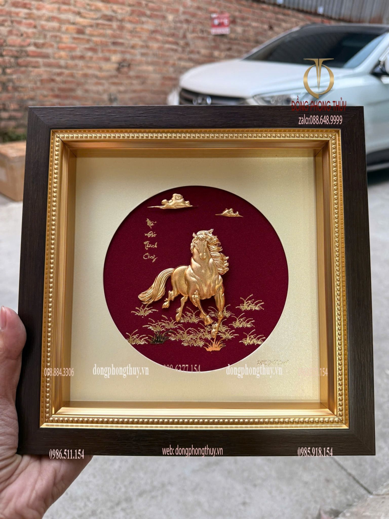 Tranh ngựa mạ vàng