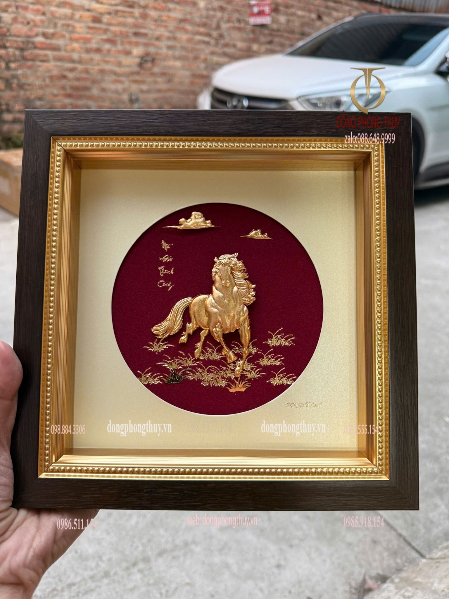 Tranh ngựa mạ vàng