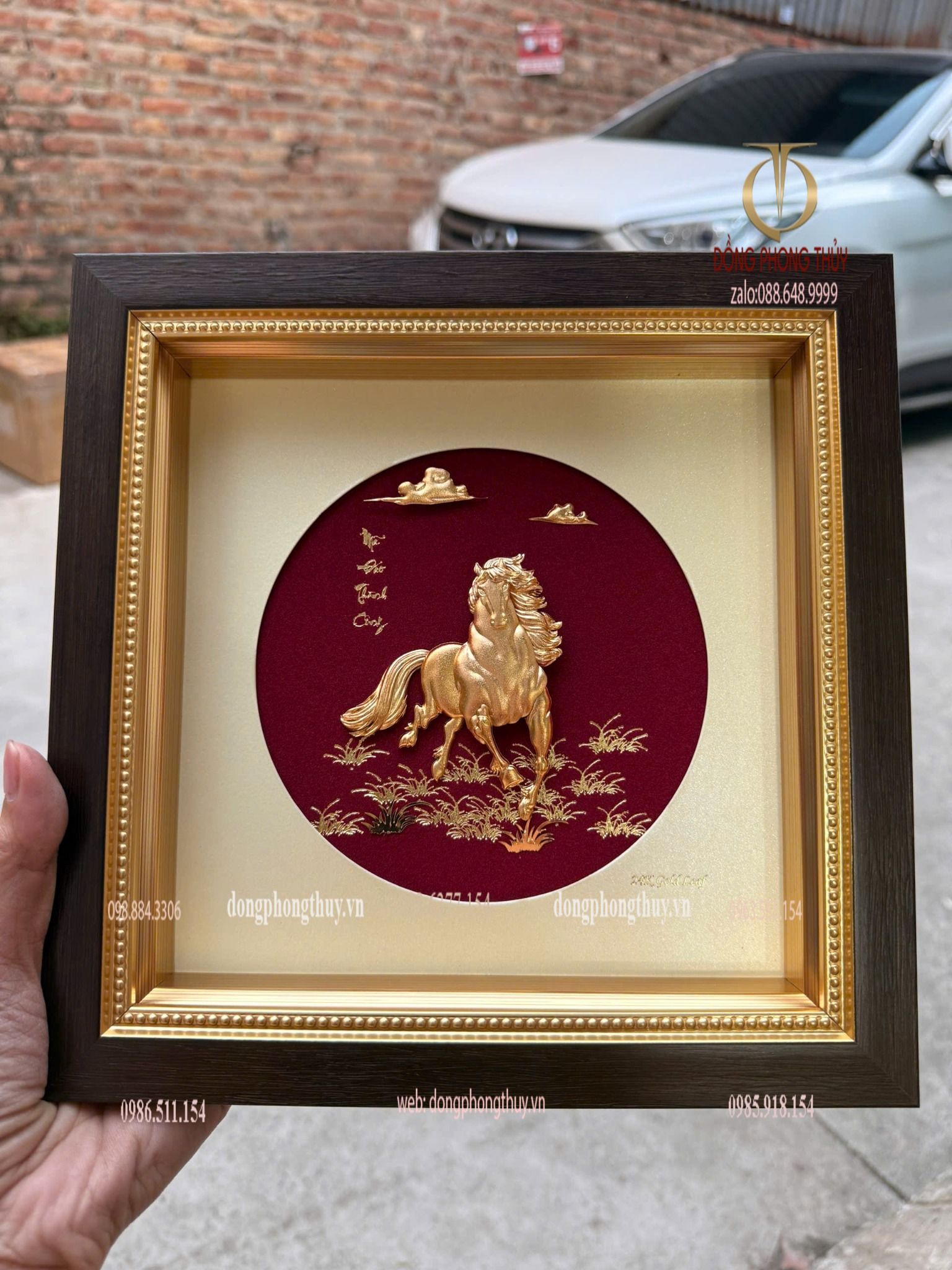 Tranh ngựa mạ vàng