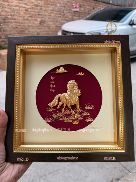 Tranh ngựa mạ vàng