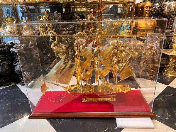 Mô hình thuyền buồm mạ vàng 24k