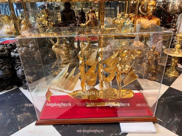 Mô hình thuyền buồm mạ vàng 24k