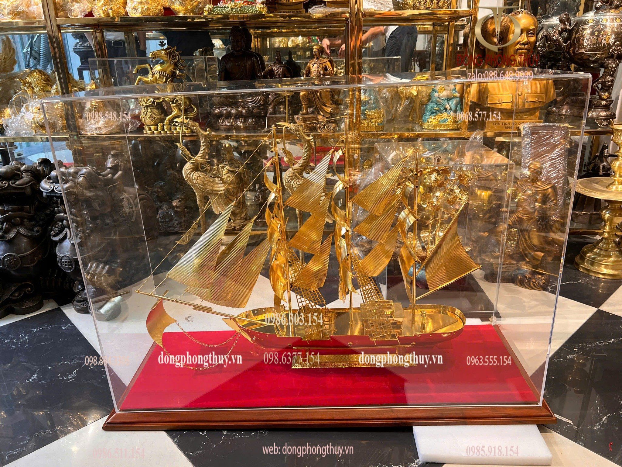 Mô hình thuyền buồm mạ vàng 24k