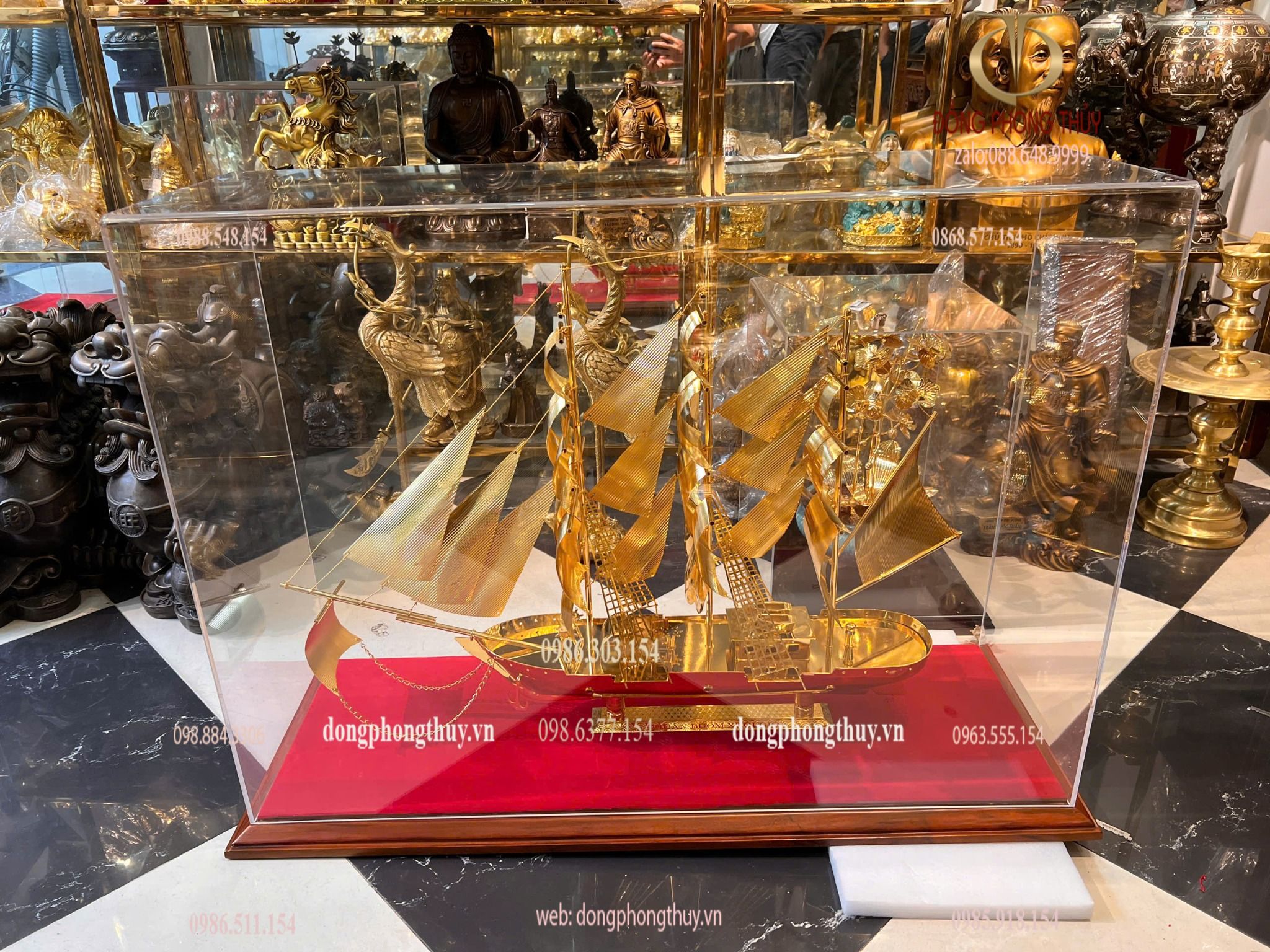 Mô hình thuyền buồm mạ vàng 24k