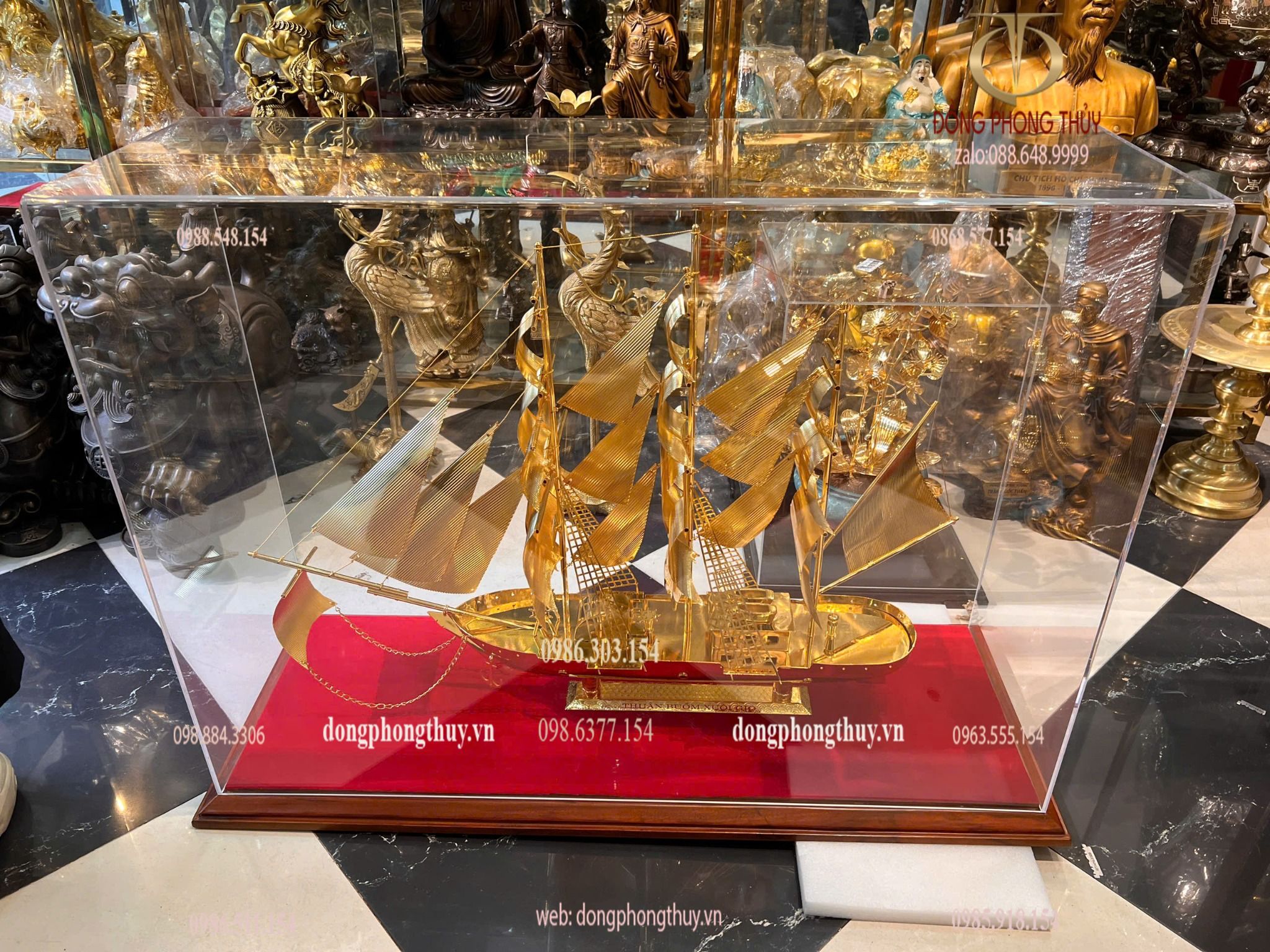 Mô hình thuyền buồm mạ vàng 24k